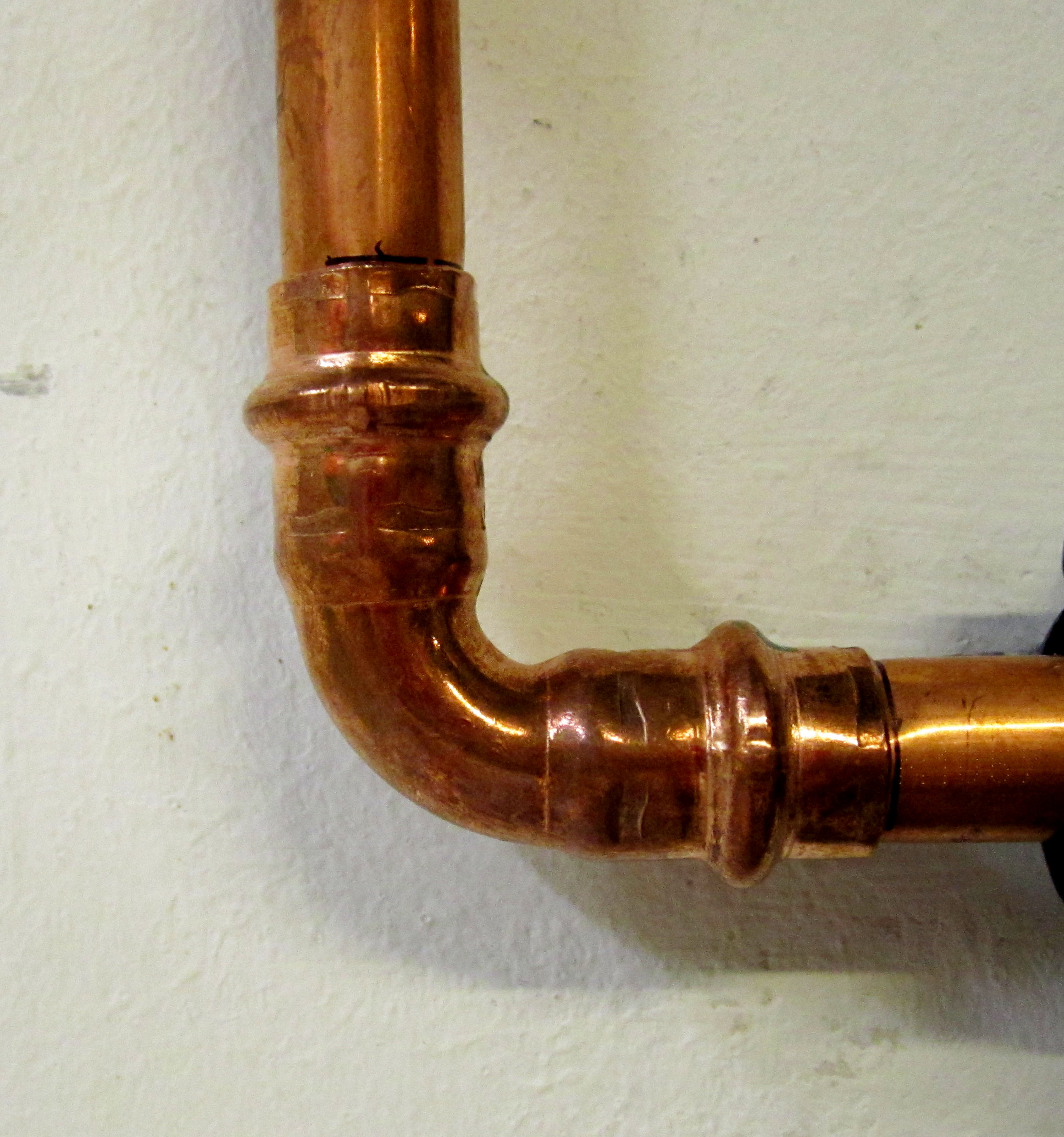 Copper press-fit elbow on a supply line. Photo: Cschirp, CC BY-SA 3.0.
